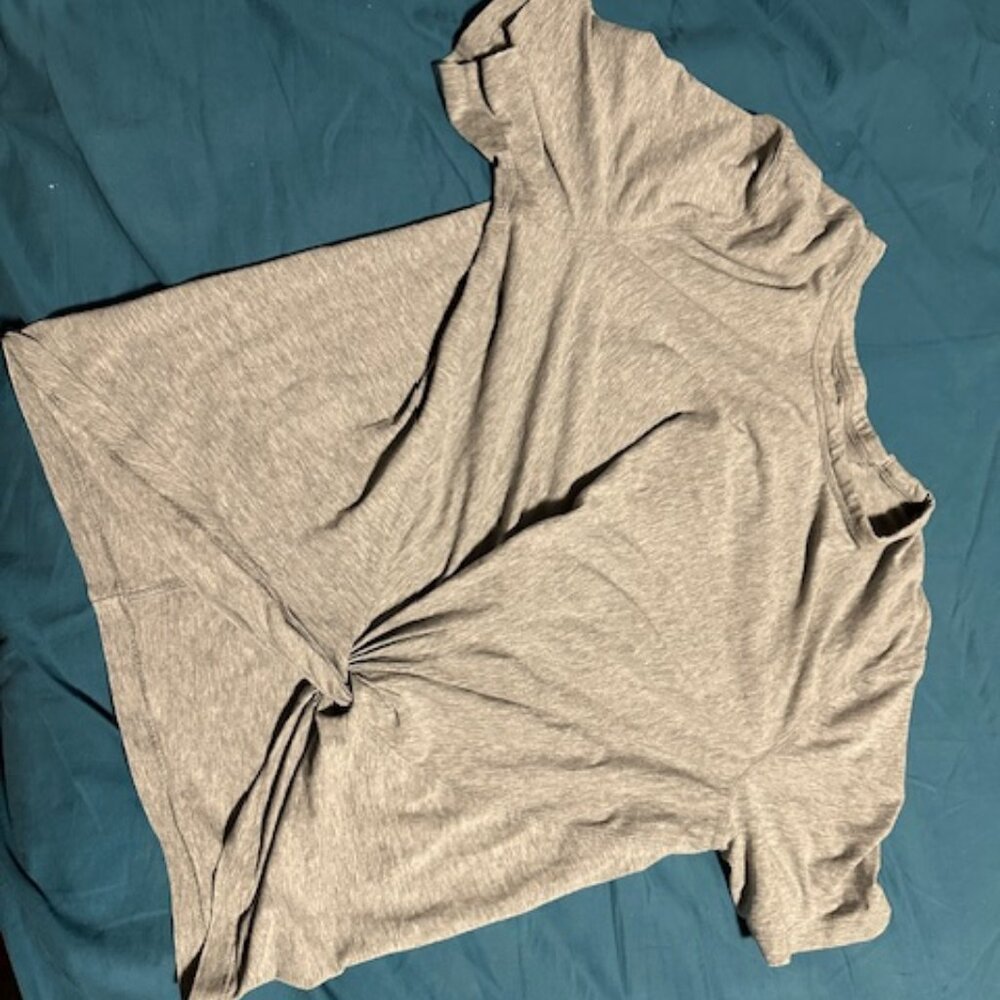 Lululemon Crescent T shirt size 6